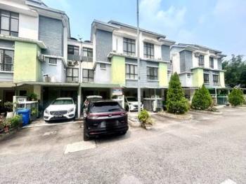 Park Villa, Puchong的联排别墅，照片2