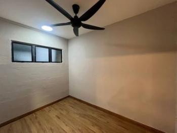 Pangsapuri di Jalan Anggerik 6, Bukit Beruntung, foto 6