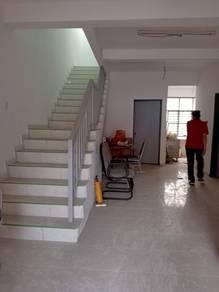 Rumah Bandar di Taman Bukit Cheng, Cheng, foto 1