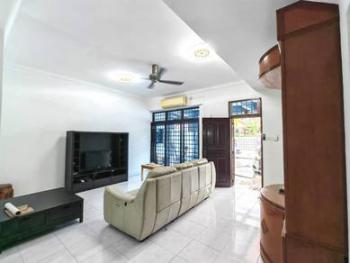 Ruang tamu & makan – Rumah di Jalan Harmonium 22, Johor Bahru, foto 3