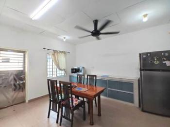 Ruang tamu & makan – Rumah di Jalan Harmonium 22, Johor Bahru, foto 6