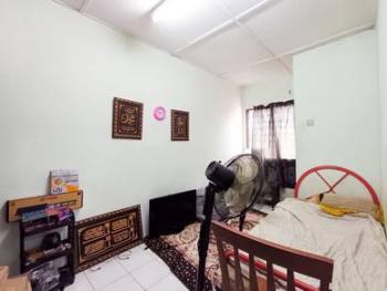 Taman Pinggiran Putra, Seri Kembangan的房屋，照片5