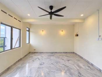Ruang tamu & makan – Rumah Bandar di Subang Perdana Goodyear Court 6, USJ, foto 8