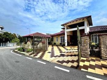 Bungalow at Jalan Pekaka Seksyen 8, Kota Damansara, photo 1
