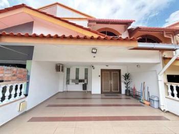 Exterior – House at Taman Sri Kluang, Kluang, photo 1