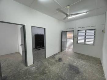 Taman Sri Kluang, Kluang的平层住宅，照片6