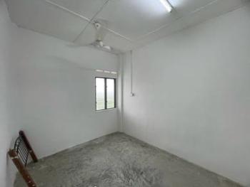 Taman Sri Kluang, Kluang的平层住宅，照片7