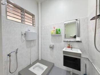 Bathroom – House at Taman Sri Kluang, Kluang, photo 4