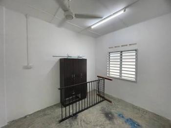 Taman Sri Kluang, Kluang的平层住宅，照片4