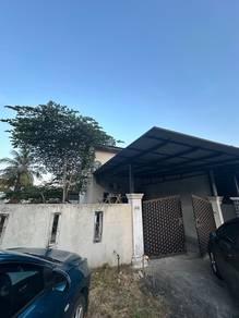 Rumah di Jalan Jati x, Kulai, foto 1