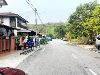 Rumah di Jalan Kesumba, Bukit Beruntung, foto 3
