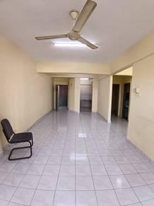 Ruang tamu & makan – Apartmen di Anggerik Villa 2, Semenyih, foto 1