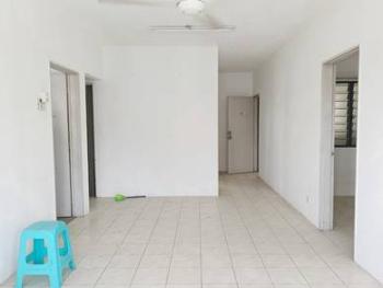 Ruang tamu & makan – Apartmen di Jalan Puncak Jalil 8, Seri Kembangan, foto 1