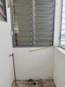 Balkoni – Apartmen di Jalan Puncak Jalil 8, Seri Kembangan, foto 7