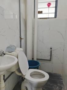 Bilik air – Apartmen di Jalan Puncak Jalil 8, Seri Kembangan, foto 9