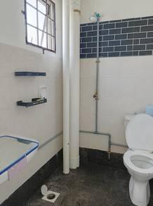 Bilik air – Apartmen di Jalan Puncak Jalil 8, Seri Kembangan, foto 8