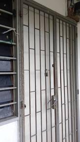 Flat at Blok 81, Jalan Tengah, Bayan Baru, photo 2
