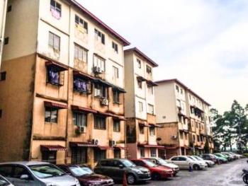 Flat at Blok 26, Persiaran Lestari Perdana, Seri Kembangan, photo 1