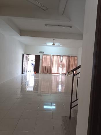 Rumah di jalan putra perdana, Puchong, foto 4