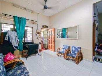 客厅/饭厅 – Taman Kenanga Seksyen 2, Melaka Tengah的房屋，照片5