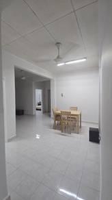 Ruang tamu & makan – Apartmen di Bayu Puteri 2, Johor Bahru, foto 5