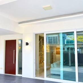 Balcony – House at Taman Nusa Sentral, Iskandar Puteri, photo 6