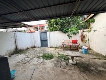 Balkoni – Rumah di Jalan Pisang Barat, Kuching, foto 4