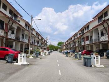 Jln Merak, Kulai的联排别墅，照片4