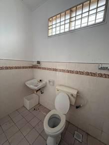 Bilik air – Rumah di Jalan Enggang, Kulai, foto 10