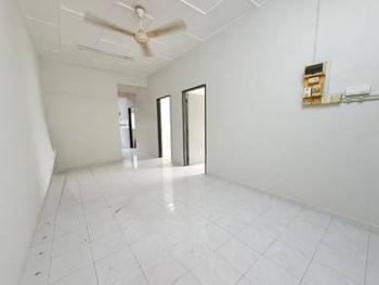 Ruang tamu & makan – Rumah di Taman Suria, Kluang, foto 3