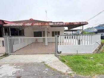 Luaran – Rumah di Taman Suria, Kluang, foto 1