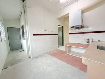 Dapur – Rumah di Taman Suria, Kluang, foto 5