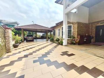 Bungalow at Jalan Pekaka, Kota Damansara, photo 3