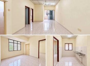 Flat at Pusat Hentian Kajang Tingkat 3, Kajang, photo 1