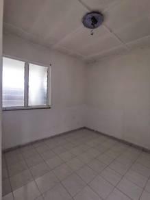 Block 17, Taman Ungku Tun Aminah, Skudai的平层住宅，照片3