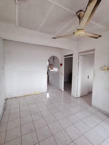 Block 17, Taman Ungku Tun Aminah, Skudai的平层住宅，照片7
