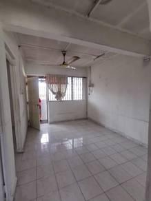 Block 17, Taman Ungku Tun Aminah, Skudai的平层住宅，照片1