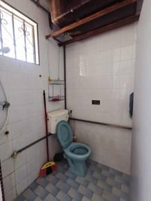 Block 17, Taman Ungku Tun Aminah, Skudai的平层住宅，照片5