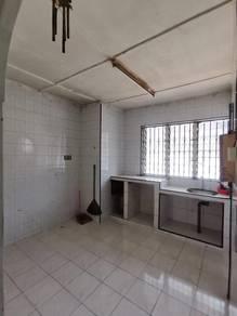 Block 17, Taman Ungku Tun Aminah, Skudai的平层住宅，照片2