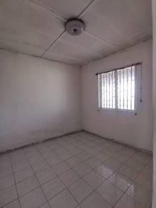 Block 17, Taman Ungku Tun Aminah, Skudai的平层住宅，照片4