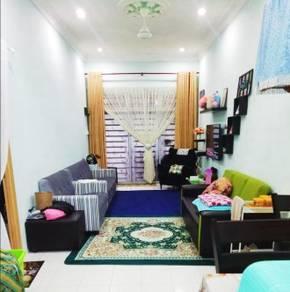 Ruang tamu & makan – Rumah di Kulim Utama Fasa 1, Kulim, foto 3