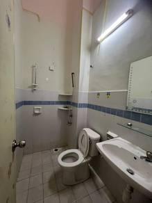 Bathroom – House at Jalan 22, Johor Bahru, photo 8