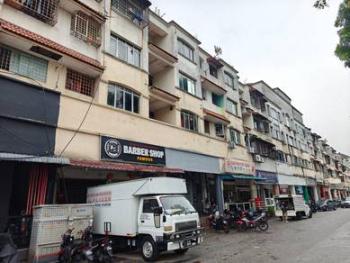 JALAN BP 7/14, Puchong的平层住宅，照片3