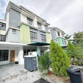 Park Villa Bandar Bukit Puchong 2, Puchong的联排别墅，照片1