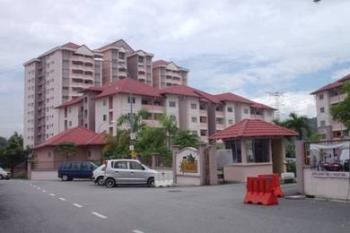 Apartment at Desa Saujana, Seri Kembangan, photo 1
